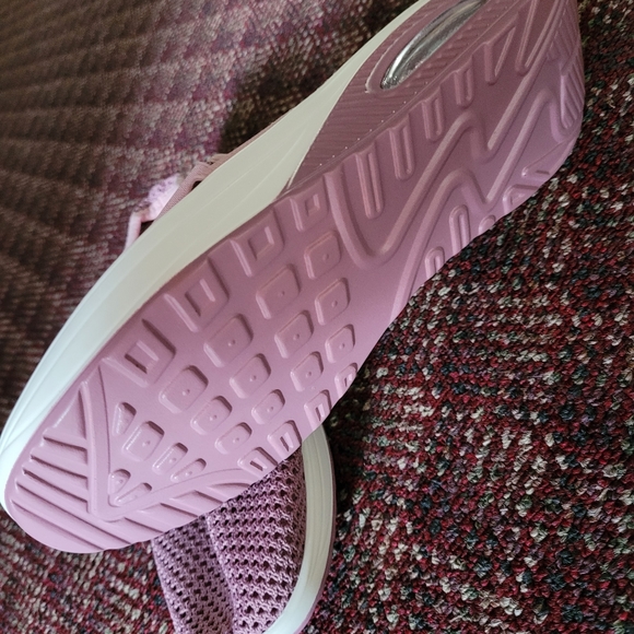 Runners - Picture 2 of 2